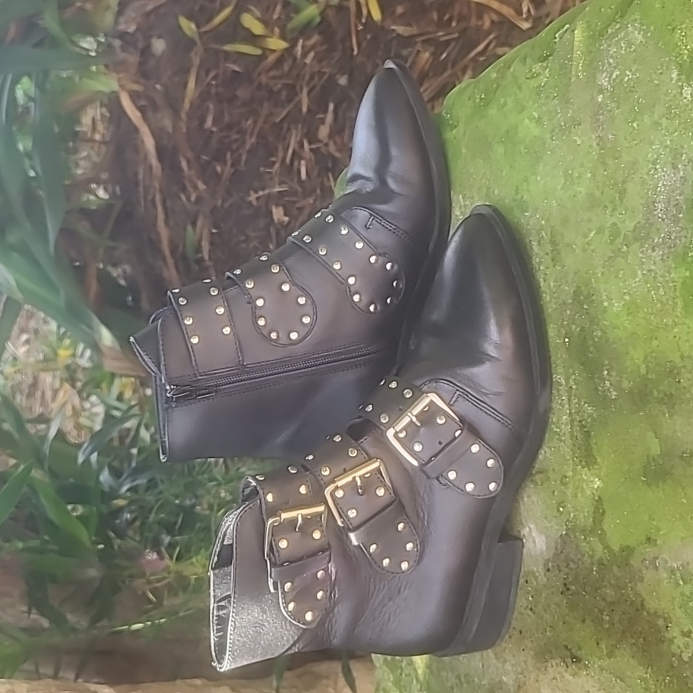 Steven sz 7 black leather studded buckled Harmon ankle boots. Gently worn